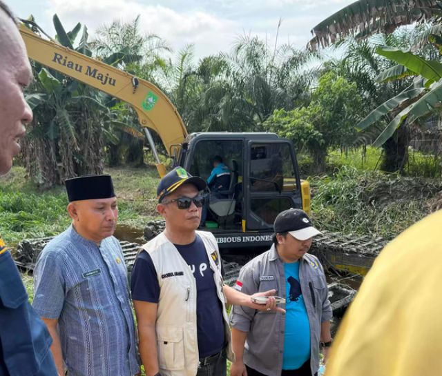 Pemkab Rohil Apresiasi Pemprov Riau atas Dukungan Ekskavator Amfibi Tangani Banjir di Ibukota Bagansiapiapi