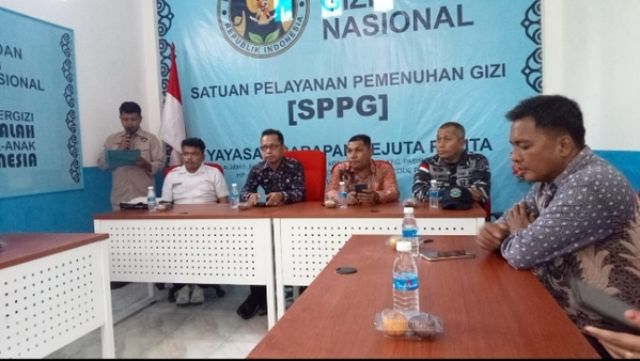Masyarakat Antusias : Sekcam Palika Amri, S.Pd Hadiri Grand Opening SPPG Di Kepenghuluan  Teluk Pulai